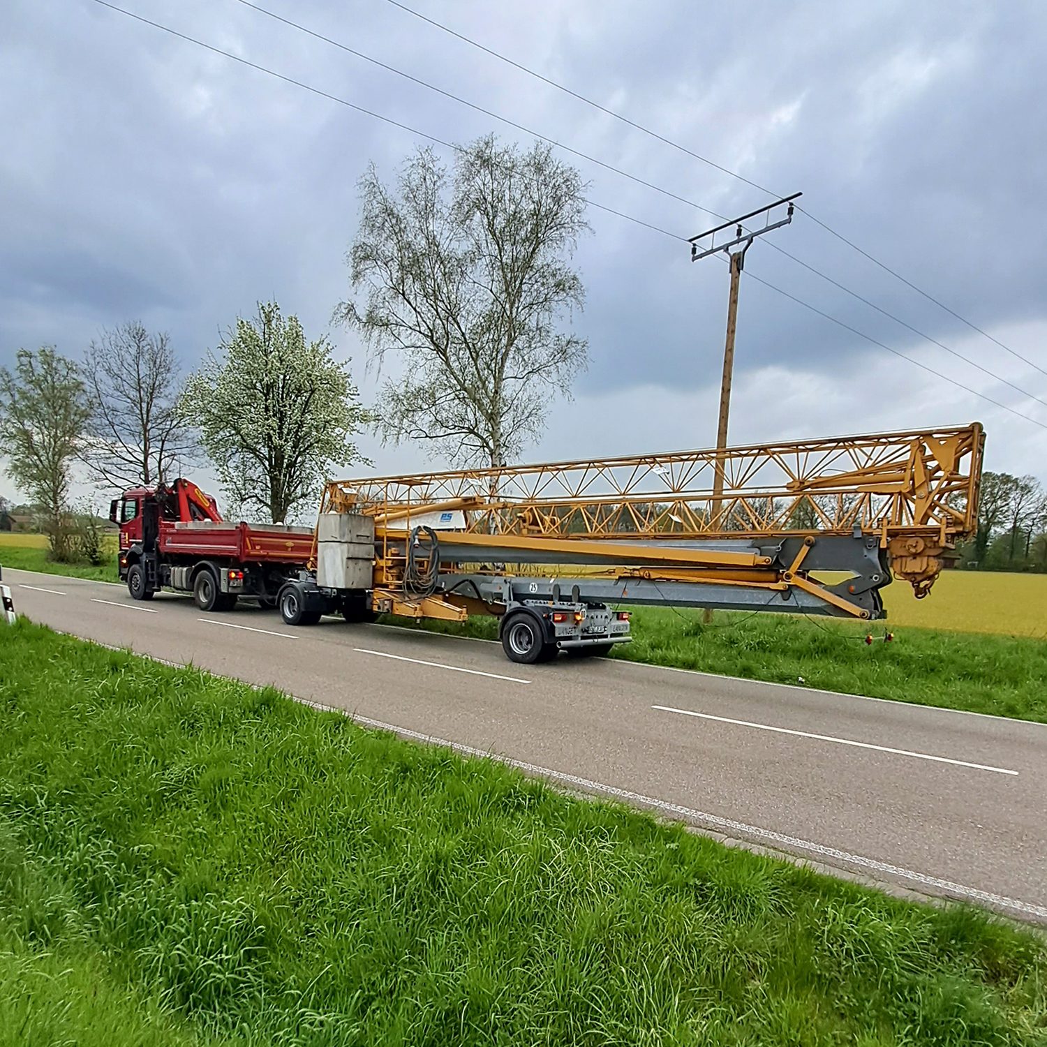Baukrantransport LKW
